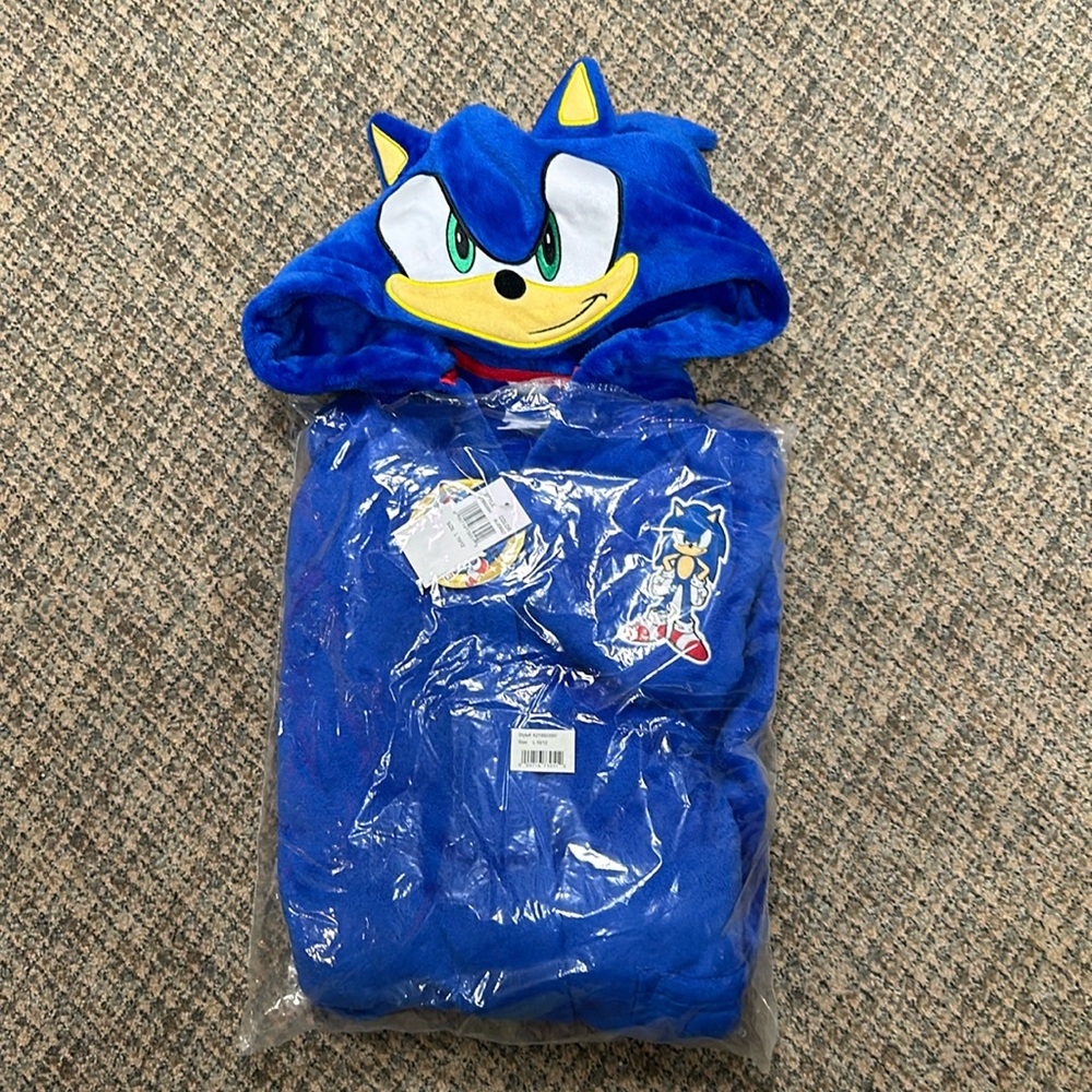 COPY - Sonic the Hedgehog plush hooded robe size 6/7 small